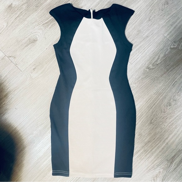 LIPSY Elegant Black and Cream Sleeveless Shoulderpad Ribbed Dress Zip  Closure 8 - Picture 14 of 14